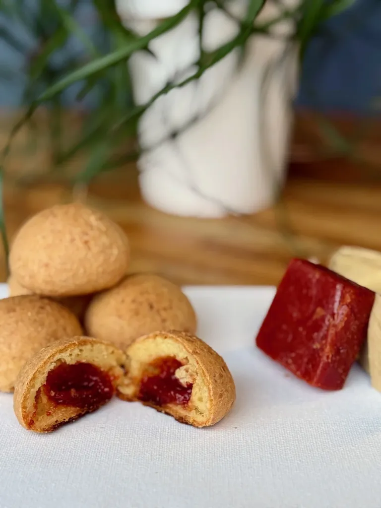 Guava Pandebono (Pack 8)